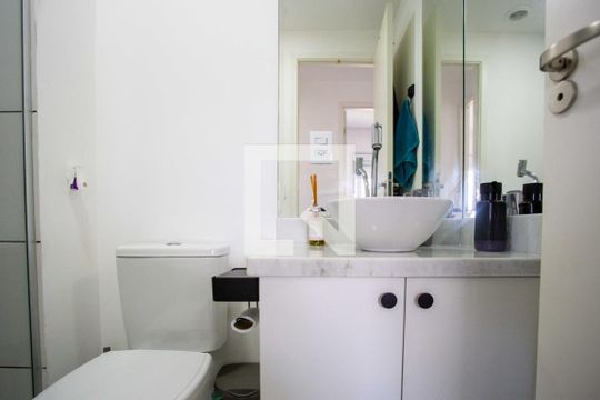 Banheiro de apartamento à venda com 2 quartos, 46m² em Centro, Diadema