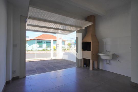 Garagem de casa para alugar com 2 quartos, 100m² em Rubem Berta, Porto Alegre