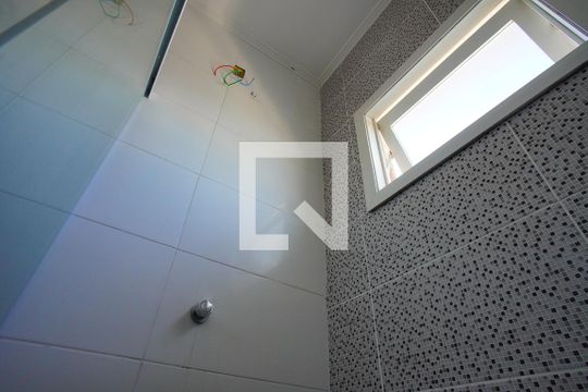 Banheiro Corredor de casa para alugar com 2 quartos, 100m² em Rubem Berta, Porto Alegre