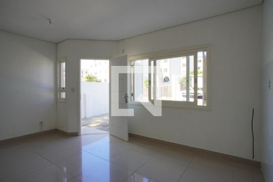 Casa para alugar com 2 quartos, 100m² em Rubem Berta, Porto Alegre