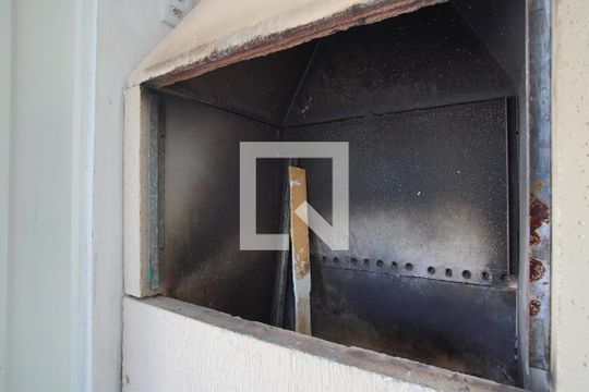 Garagem - Churrasqueira de casa para alugar com 2 quartos, 100m² em Rubem Berta, Porto Alegre