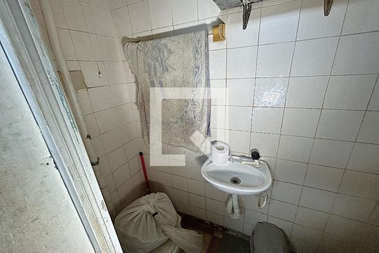 Banheiro de apartamento para alugar com 1 quarto, 50m² em Higienópolis, Rio de Janeiro