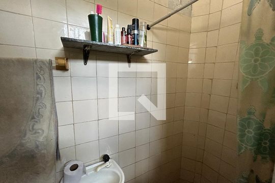 Banheiro de apartamento para alugar com 1 quarto, 50m² em Higienópolis, Rio de Janeiro
