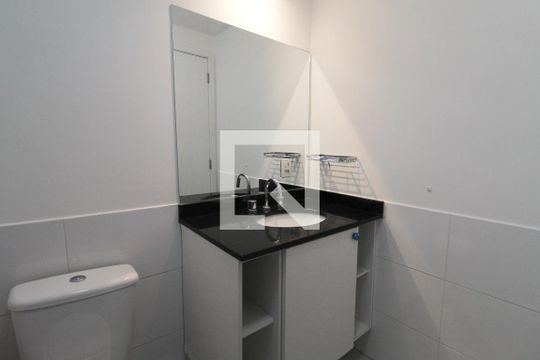 Banheiro de apartamento para alugar com 1 quarto, 47m² em Pinheiros, São Paulo