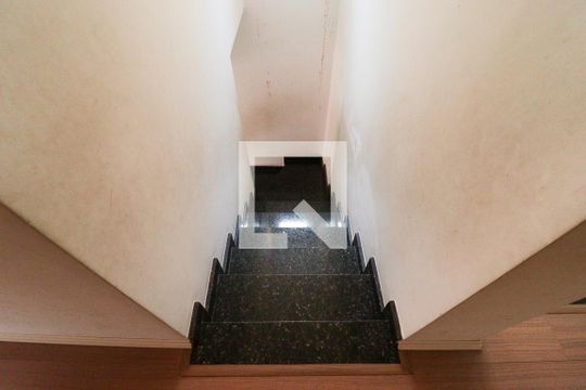 Escada de casa à venda com 3 quartos, 120m² em Casa Verde, São Paulo