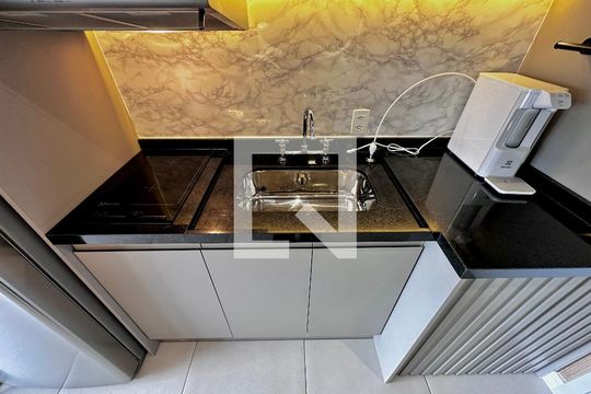 Cozinha de casa para alugar com 1 quarto, 26m² em Santo Amaro, São Paulo