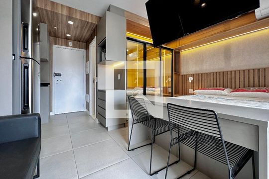 Sala de casa para alugar com 1 quarto, 26m² em Santo Amaro, São Paulo