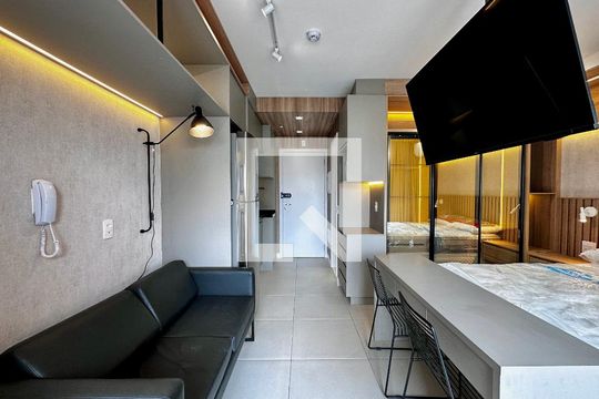 Sala de casa para alugar com 1 quarto, 26m² em Santo Amaro, São Paulo