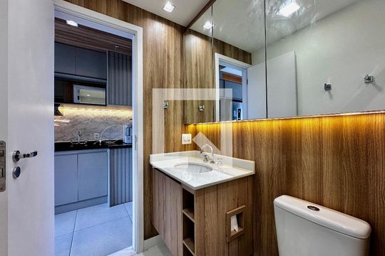 Banheiro de casa para alugar com 1 quarto, 26m² em Santo Amaro, São Paulo