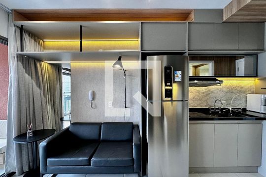 Sala de casa para alugar com 1 quarto, 26m² em Santo Amaro, São Paulo
