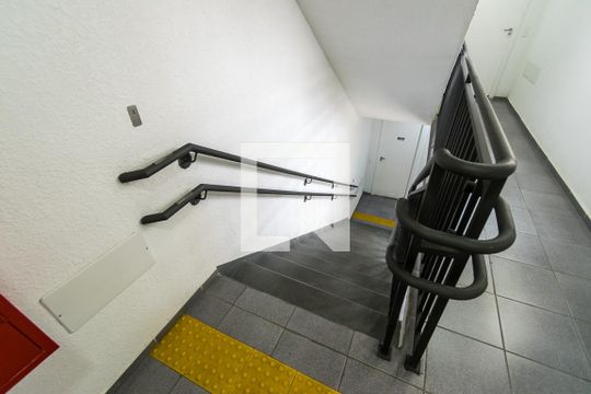 Área comum - Escadas de apartamento para alugar com 2 quartos, 40m² em Brás de Pina, Rio de Janeiro