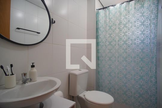 Banheiro de apartamento à venda com 2 quartos, 63m² em Rondônia, Novo Hamburgo
