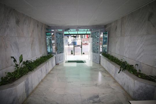 Hall de entrada de apartamento à venda com 3 quartos, 110m² em Vista Alegre, Rio de Janeiro