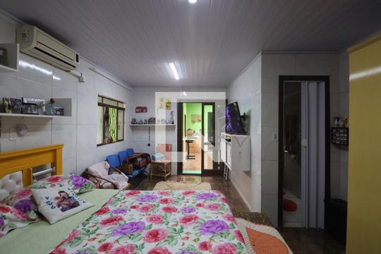 Suíte de casa à venda com 4 quartos, 239m² em Estância Velha, Canoas