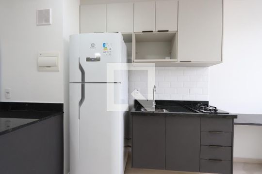 Cozinha de apartamento para alugar com 1 quarto, 24m² em Vila Prudente, São Paulo