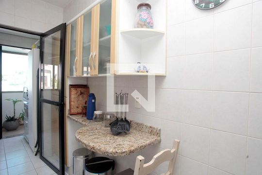 Cozinha de apartamento à venda com 2 quartos, 85m² em São Geraldo, Porto Alegre