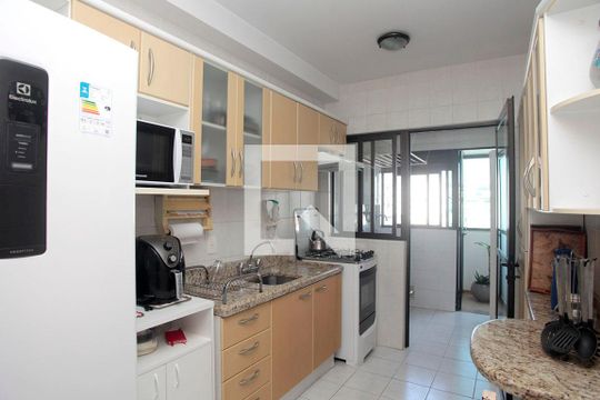 Cozinha de apartamento à venda com 2 quartos, 85m² em São Geraldo, Porto Alegre