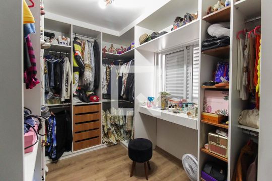 Closet de casa para alugar com 3 quartos, 125m² em Vila Danubio Azul, São Paulo