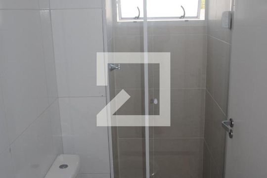 Banheiro  de apartamento para alugar com 2 quartos, 40m² em Narandiba, Salvador