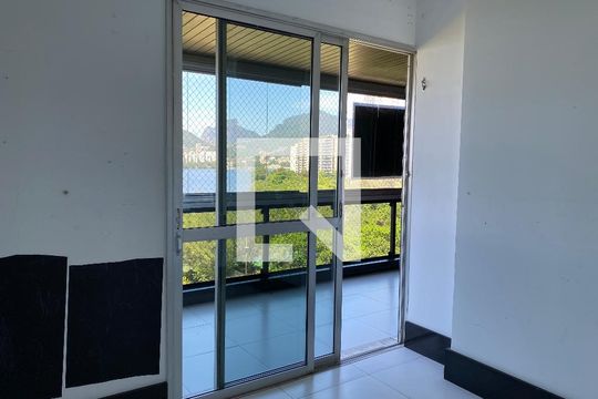 Suíte  de apartamento à venda com 3 quartos, 160m² em Lagoa, Rio de Janeiro
