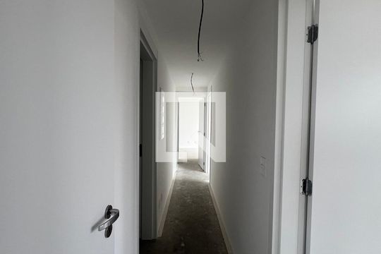 Corredor de apartamento à venda com 3 quartos, 127m² em Sumarezinho, São Paulo