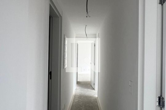 Corredor de apartamento à venda com 3 quartos, 127m² em Sumarezinho, São Paulo