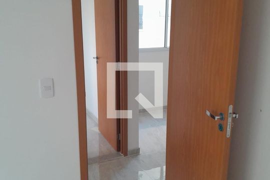 Quarto de apartamento para alugar com 2 quartos, 42m² em Jardim Arpoador, São Paulo