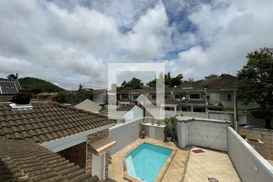 Suíte - Varanda - Vista de casa de condomínio à venda com 3 quartos, 180m² em Vargem Pequena, Rio de Janeiro