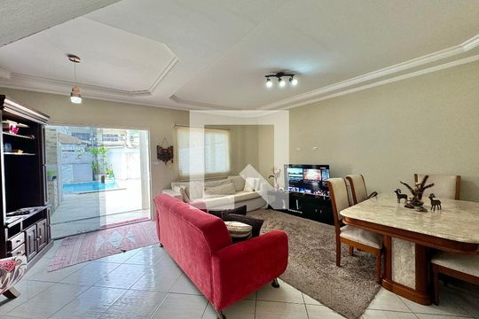 Sala de casa de condomínio à venda com 3 quartos, 180m² em Vargem Pequena, Rio de Janeiro