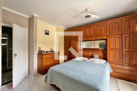 Suíte de casa de condomínio à venda com 3 quartos, 180m² em Vargem Pequena, Rio de Janeiro