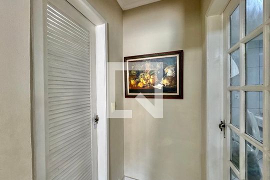 Corredor de casa de condomínio à venda com 3 quartos, 180m² em Vargem Pequena, Rio de Janeiro
