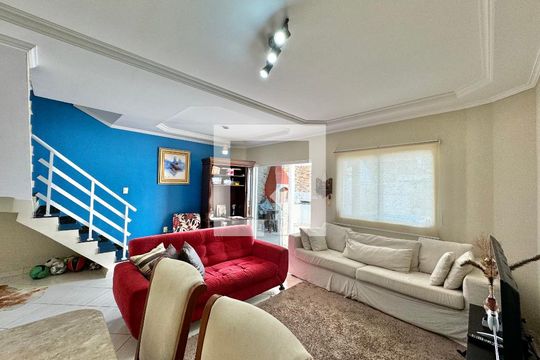 Sala de casa de condomínio à venda com 3 quartos, 180m² em Vargem Pequena, Rio de Janeiro