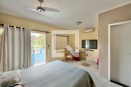 Suíte de casa de condomínio à venda com 3 quartos, 180m² em Vargem Pequena, Rio de Janeiro