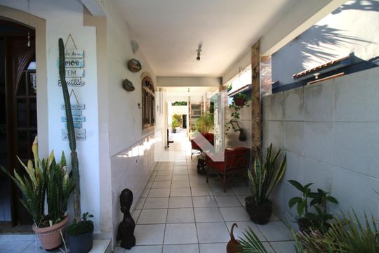 Corredor lateral - Varanda de casa à venda com 3 quartos, 235m² em Irajá, Rio de Janeiro