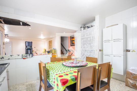 Cozinha de casa para alugar com 4 quartos, 350m² em Quitaúna, Osasco