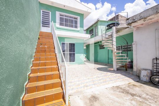 Entrada de casa para alugar com 4 quartos, 350m² em Quitaúna, Osasco