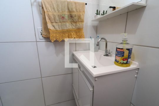Banheiro de apartamento para alugar com 2 quartos, 50m² em Santo Afonso, Novo Hamburgo