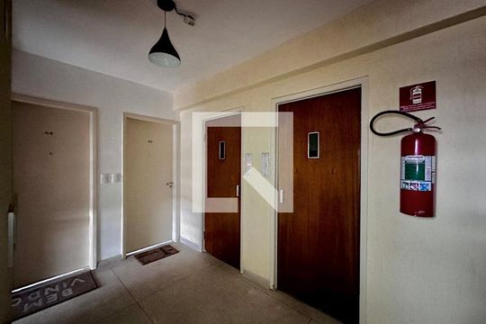 Hall Apartamento  de apartamento à venda com 2 quartos, 80m² em Santo Amaro, São Paulo