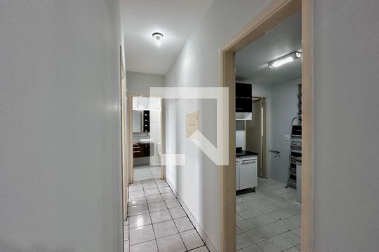 Corredor Quartos  de apartamento à venda com 2 quartos, 80m² em Santo Amaro, São Paulo