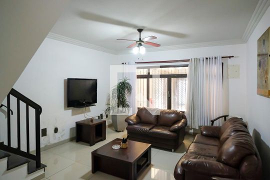 Casa à venda com 4 quartos, 256m² em Santa Maria, Santo André
