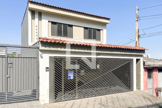 Fachada + plaquinha de casa à venda com 4 quartos, 256m² em Santa Maria, Santo André