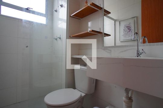 Banheiro Corredor de apartamento à venda com 2 quartos, 44m² em Morro Santana, Porto Alegre