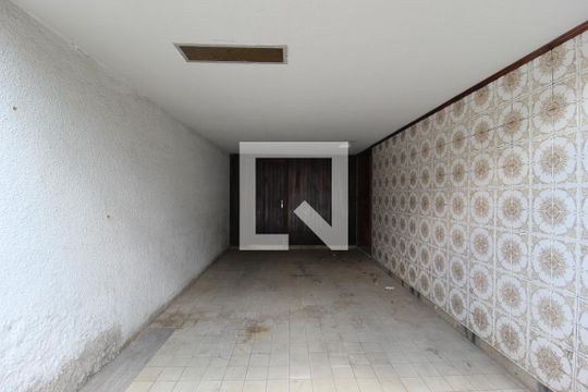 Garagem de casa à venda com 4 quartos, 200m² em Moema, São Paulo