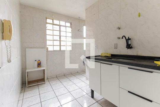 Cozinha de apartamento à venda com 2 quartos, 48m² em Conjunto Residencial José Bonifácio, São Paulo
