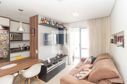 Sala de apartamento à venda com 2 quartos, 56m² em Chácara Seis de Outubro, São Paulo