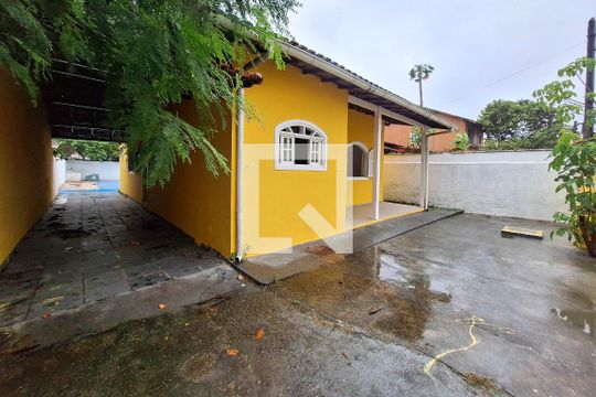 Quintal de casa à venda com 2 quartos, 64m² em Piratininga, Niterói