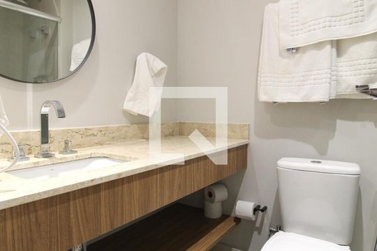 Banheiro de kitnet/studio à venda com 1 quarto, 29m² em Indianópolis, São Paulo