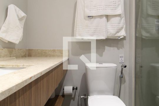Banheiro de kitnet/studio à venda com 1 quarto, 29m² em Indianópolis, São Paulo