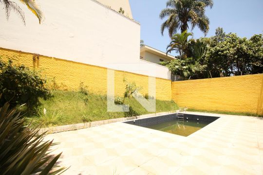 Quintal  de casa à venda com 6 quartos, 300m² em Jardim Morumbi, São Paulo