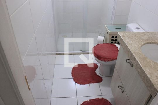 Banheiro da suíte de apartamento à venda com 2 quartos, 64m² em Picanço, Guarulhos